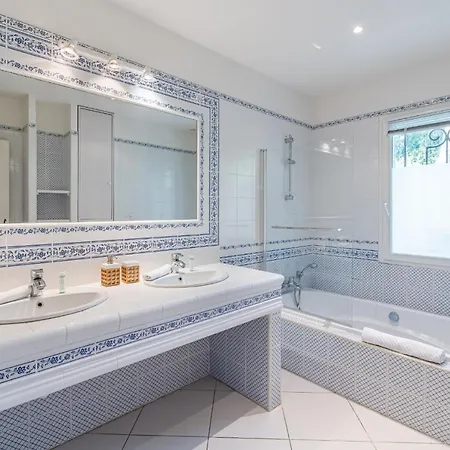Eleonore - A Pied Vue Piscine Sans Vis-a-vis Jardin 3600m² - Ted *