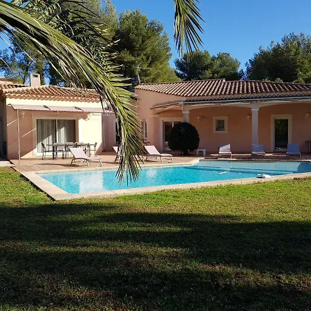 Eléonore Villa *