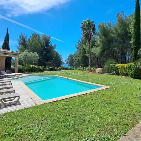Eléonore Villa *